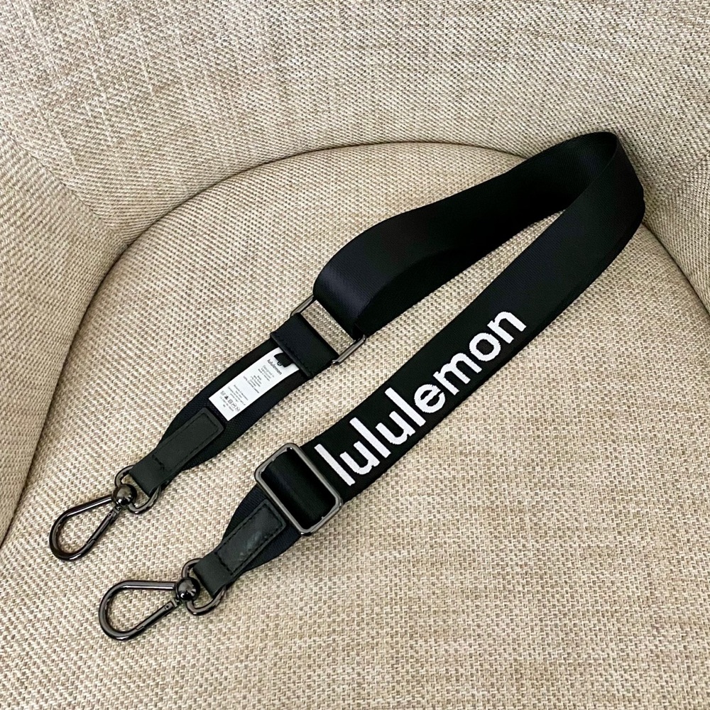SOLD:🎀lululemon athletica Crossbody Strap🎀